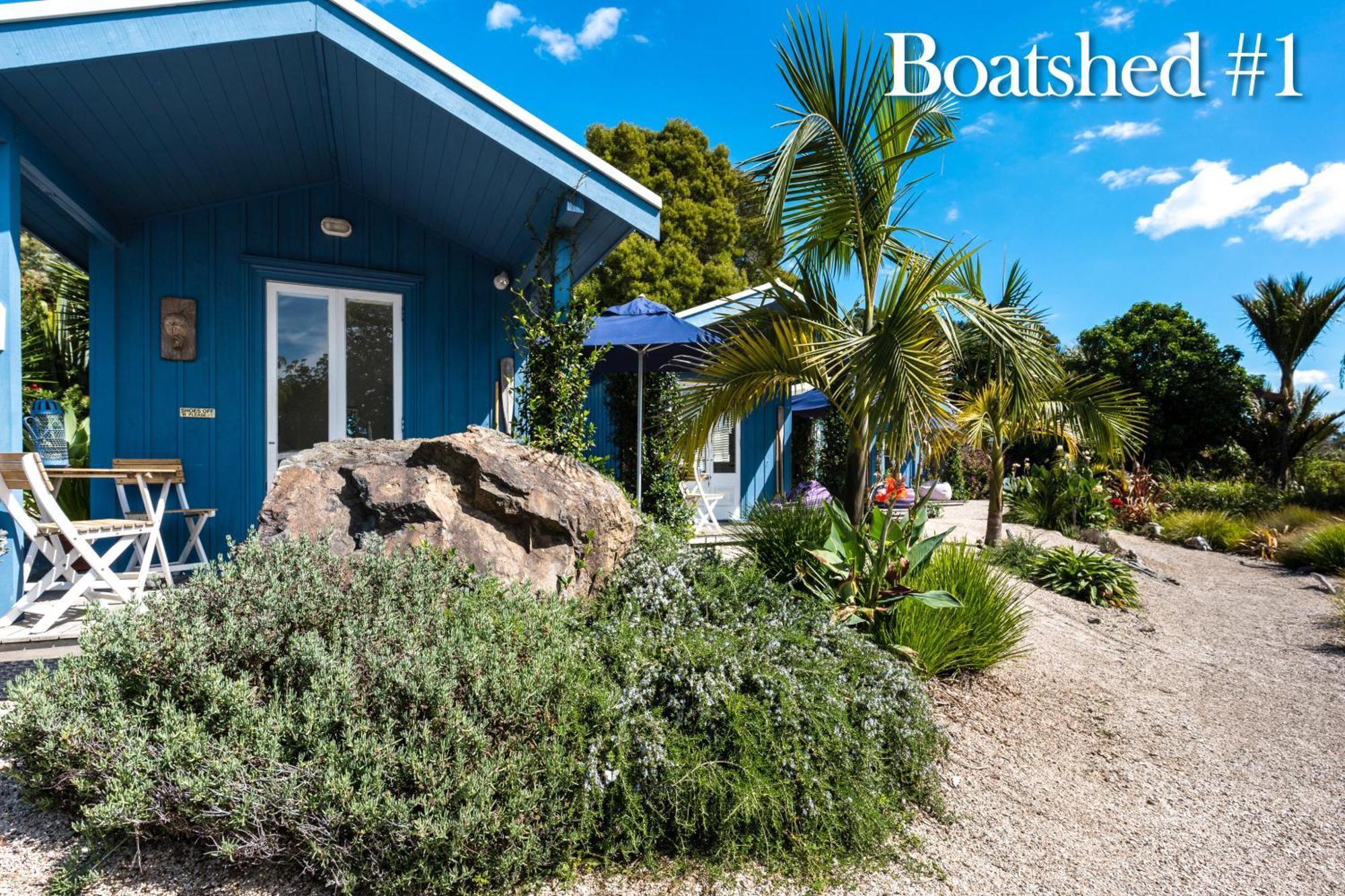 Апартаменты Boatsheds On The Bay, Waiheke Island Ostend Номер фото