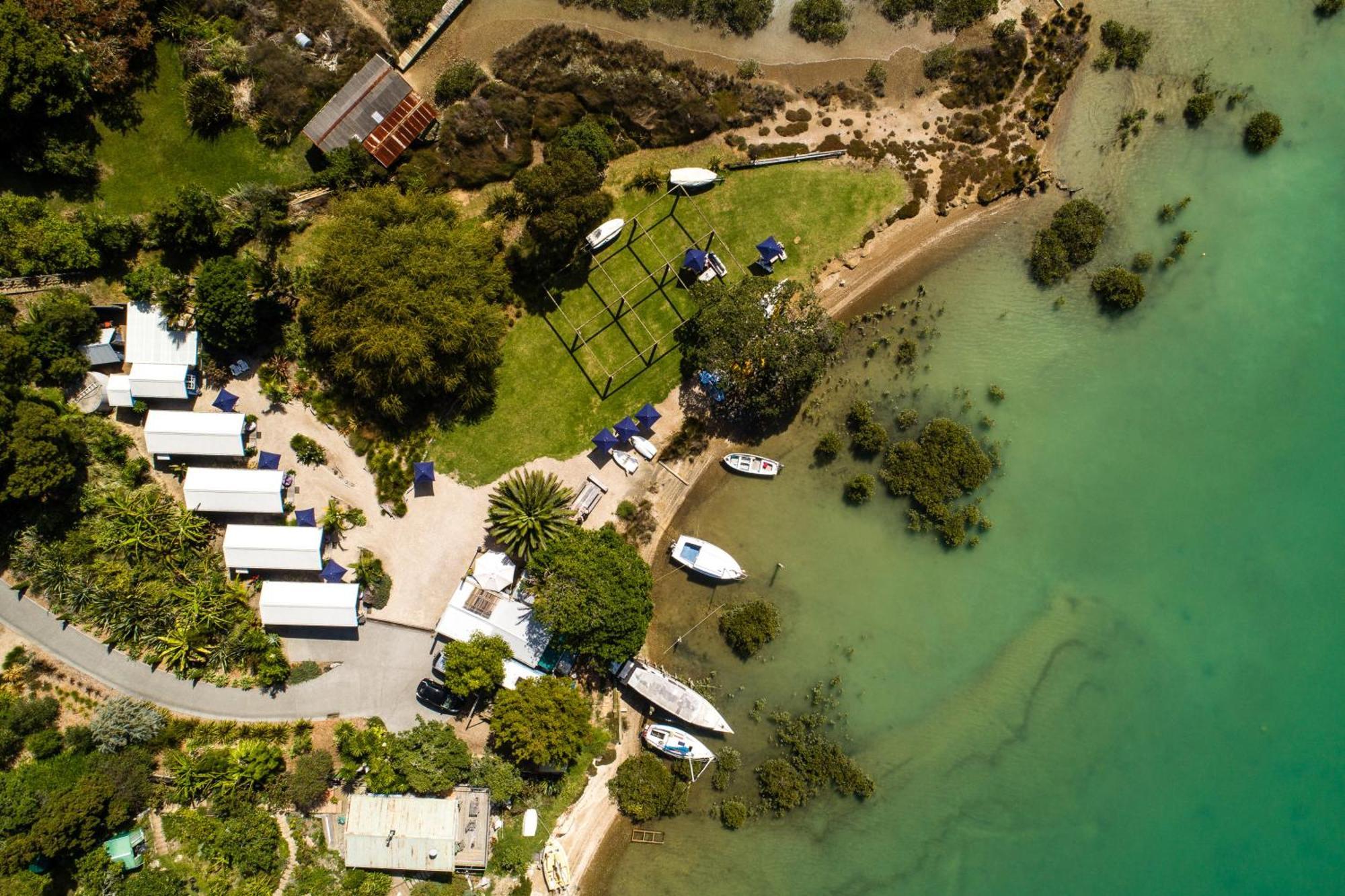 Апартаменты Boatsheds On The Bay, Waiheke Island Ostend Экстерьер фото