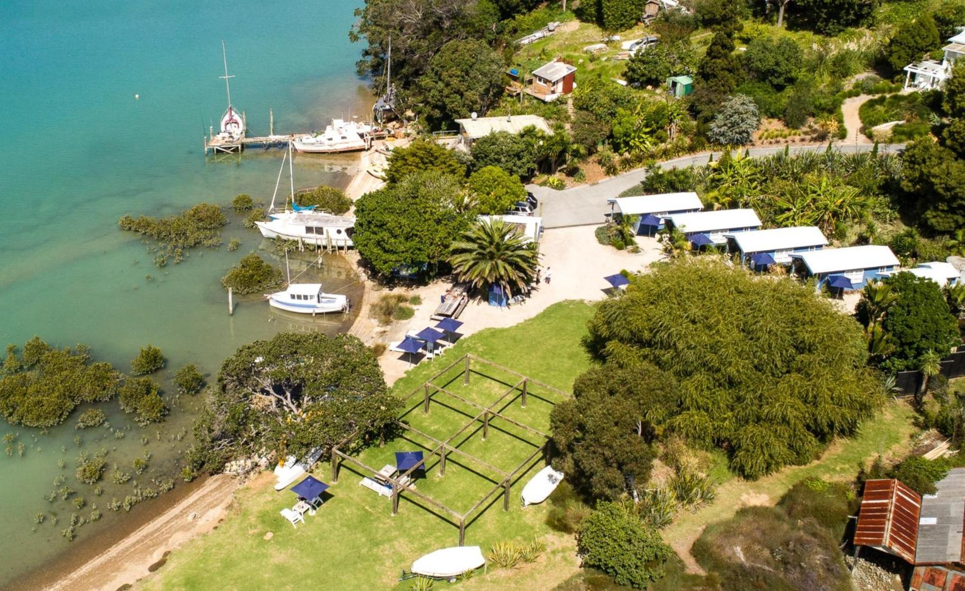 Апартаменты Boatsheds On The Bay, Waiheke Island Ostend Экстерьер фото